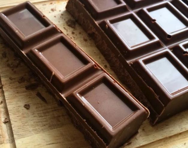 Шоколад архангельск купить. Плитка шоколада 1 кг. Шоколадный мастер. Шоколадный мастер класс для детей. Шоколад Ариба 57% темный диски.